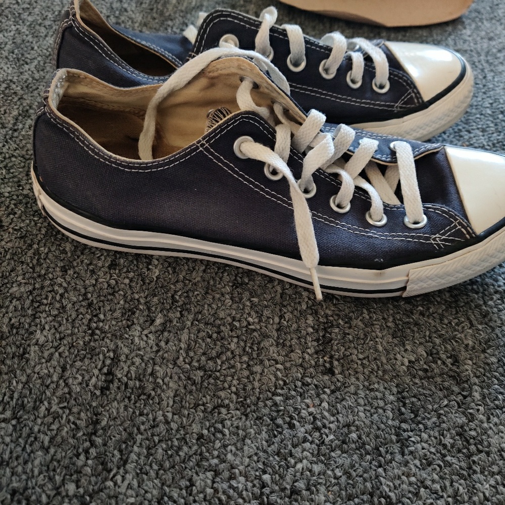 Converse - Picture 2 of 3